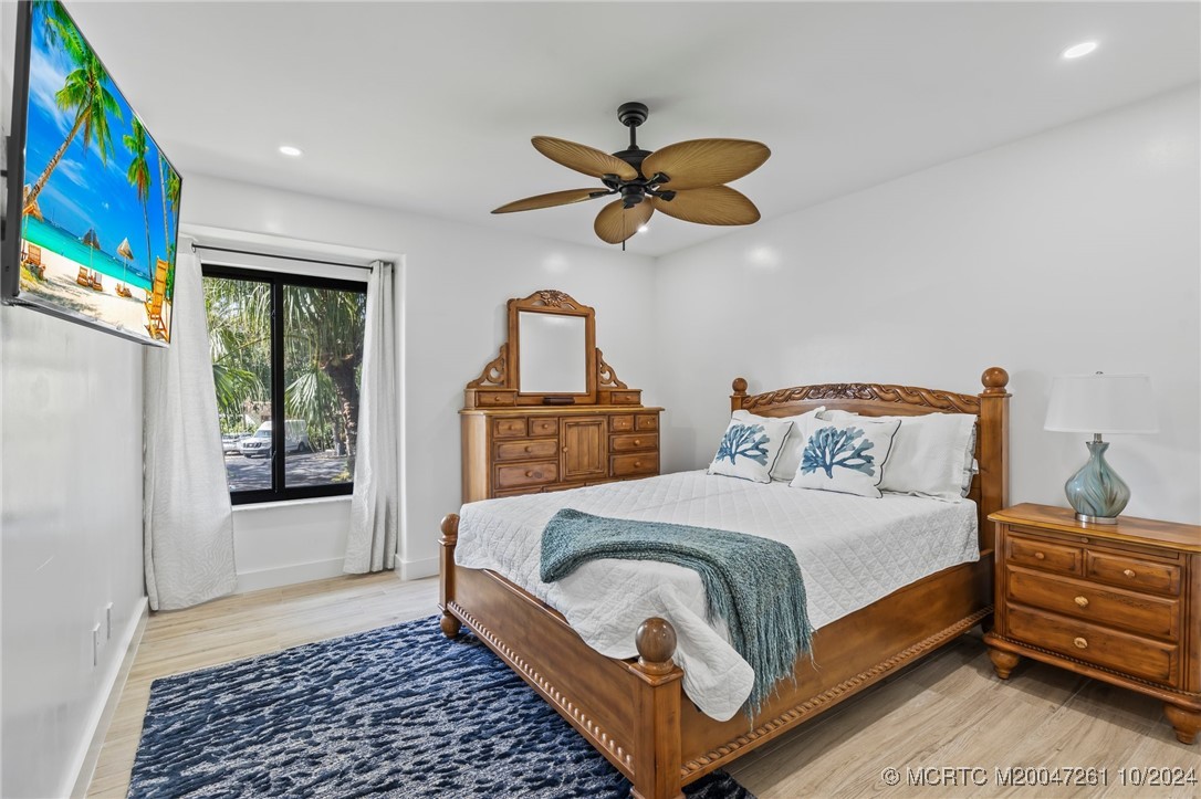 223 NE Edgewater Drive 223
