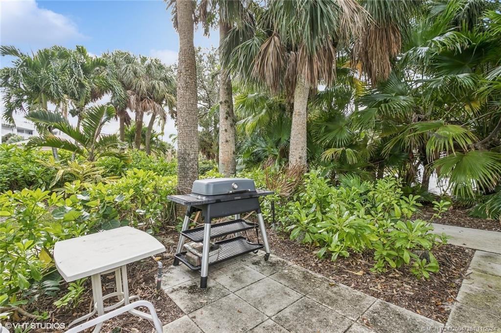 223 NE Edgewater Drive 223