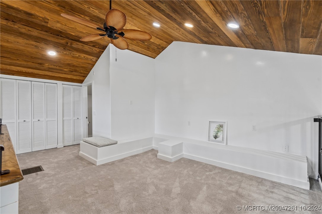 223 NE Edgewater Drive 223