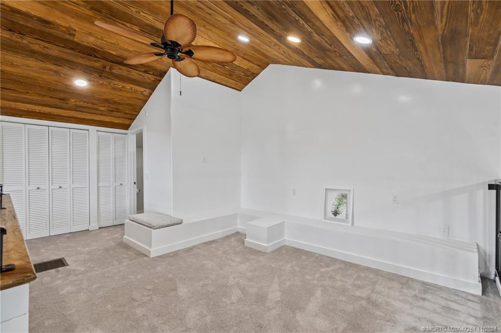 223 NE Edgewater Drive 223