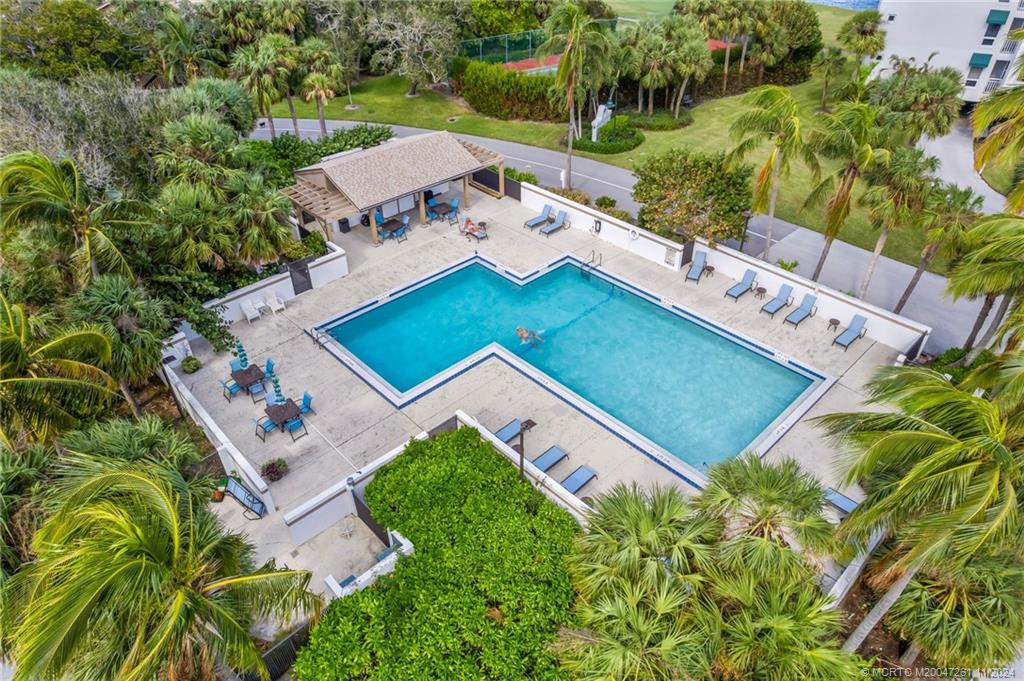 223 NE Edgewater Drive 223
