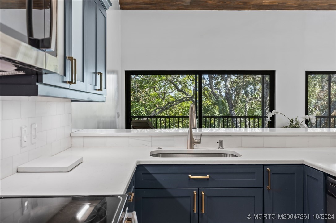 223 NE Edgewater Drive 223