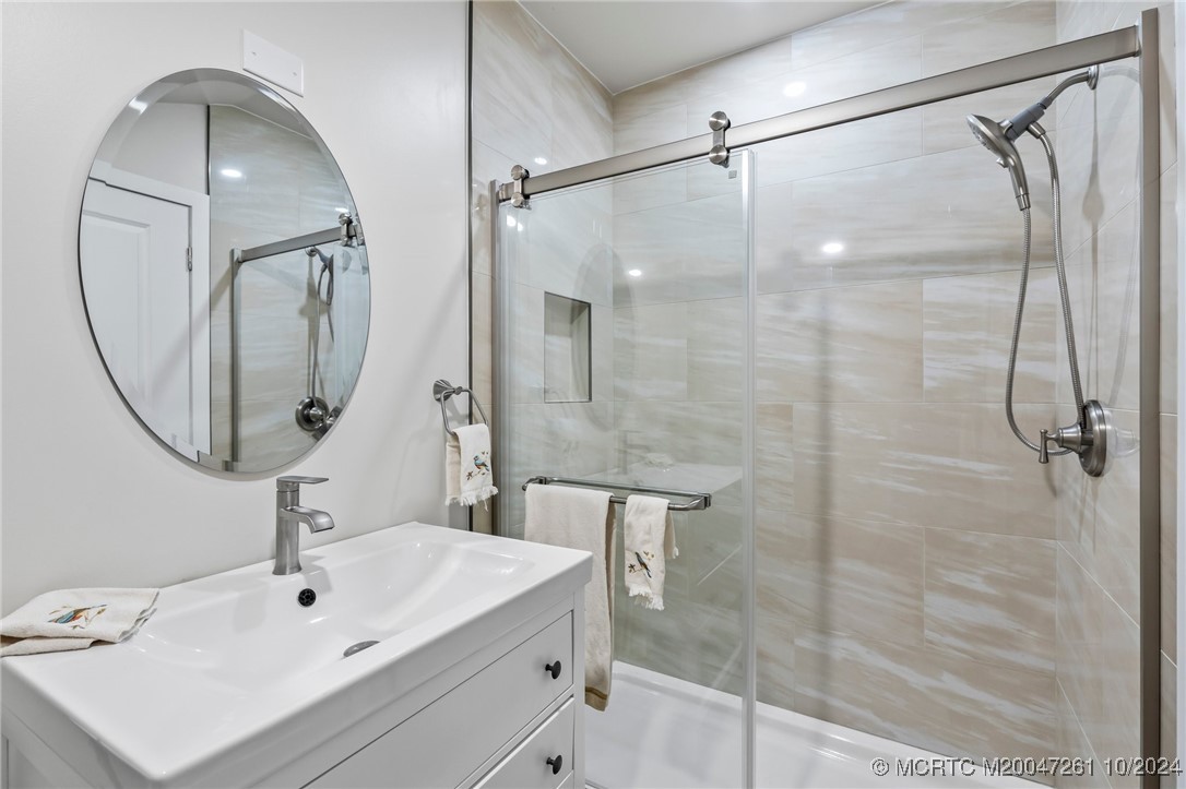 223 NE Edgewater Drive 223