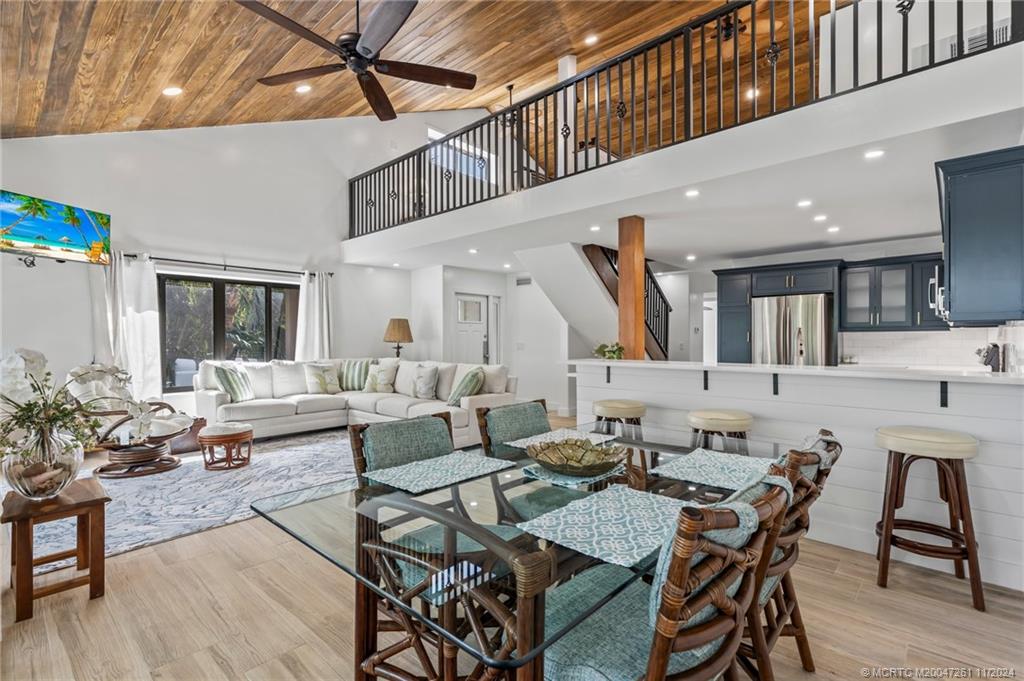 223 NE Edgewater Drive 223