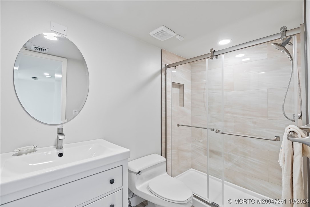 223 NE Edgewater Drive 223