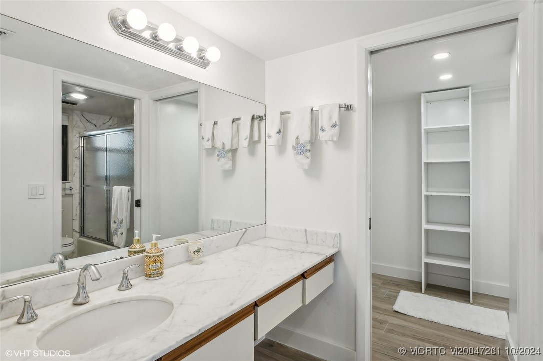 223 NE Edgewater Drive 223