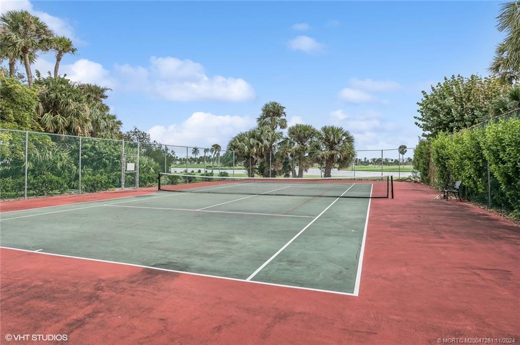 223 NE Edgewater Drive 223