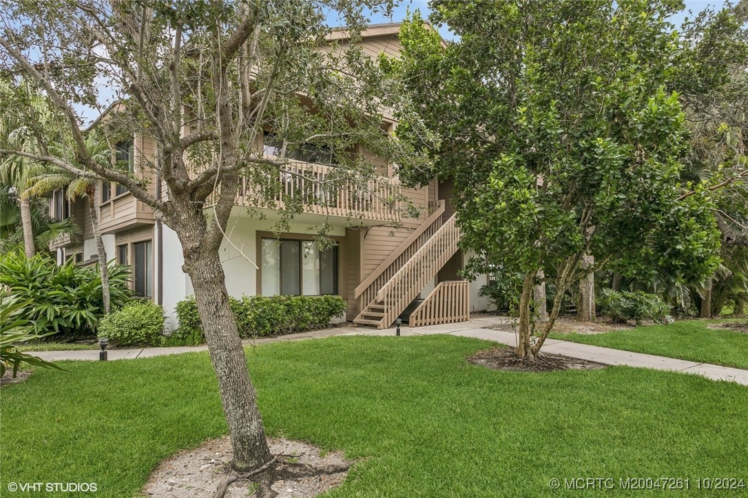 223 NE Edgewater Drive 223