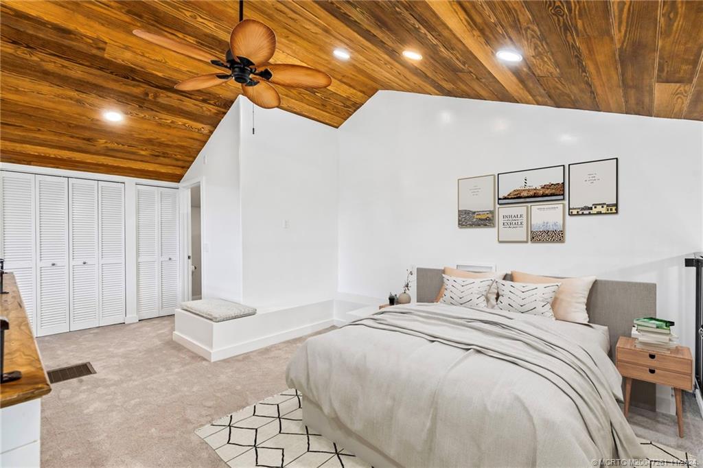 223 NE Edgewater Drive 223