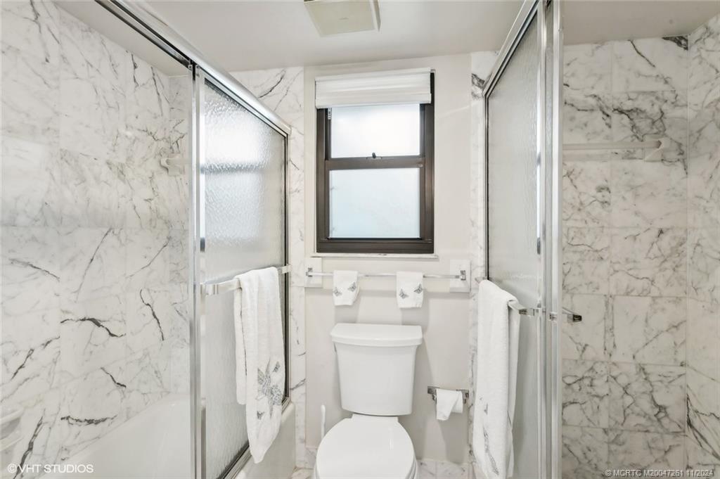 223 NE Edgewater Drive 223