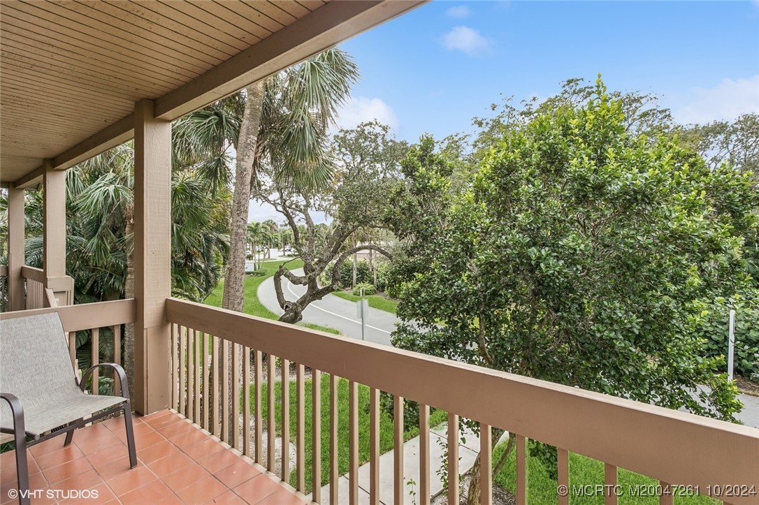 223 NE Edgewater Drive 223