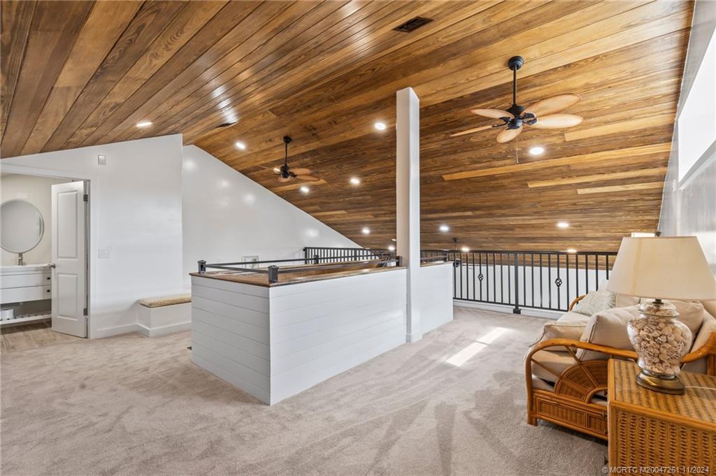 223 NE Edgewater Drive 223