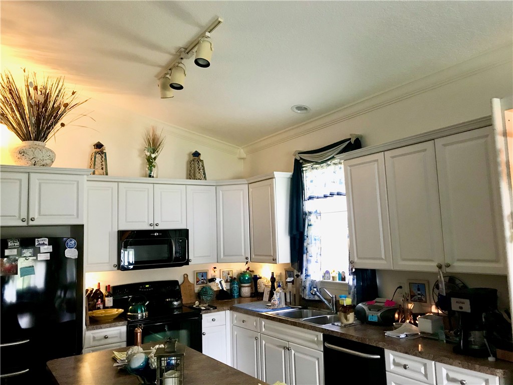 223 NE Edgewater Drive 223