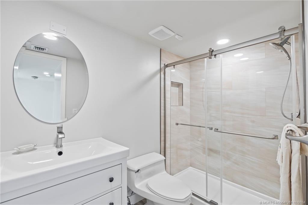 223 NE Edgewater Drive 223