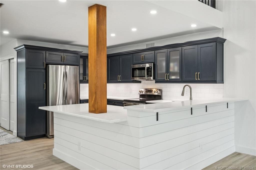 223 NE Edgewater Drive 223