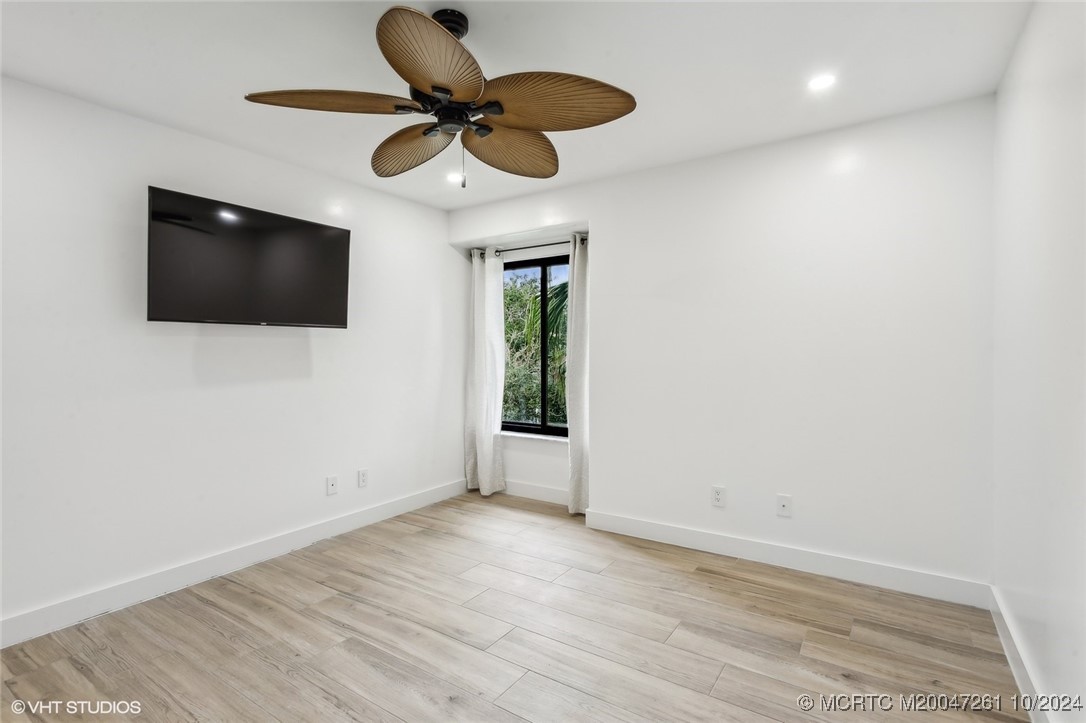 223 NE Edgewater Drive 223