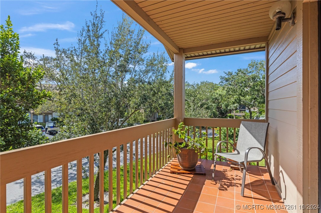 223 NE Edgewater Drive 223