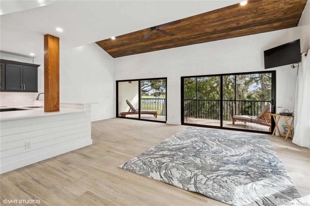 223 NE Edgewater Drive 223