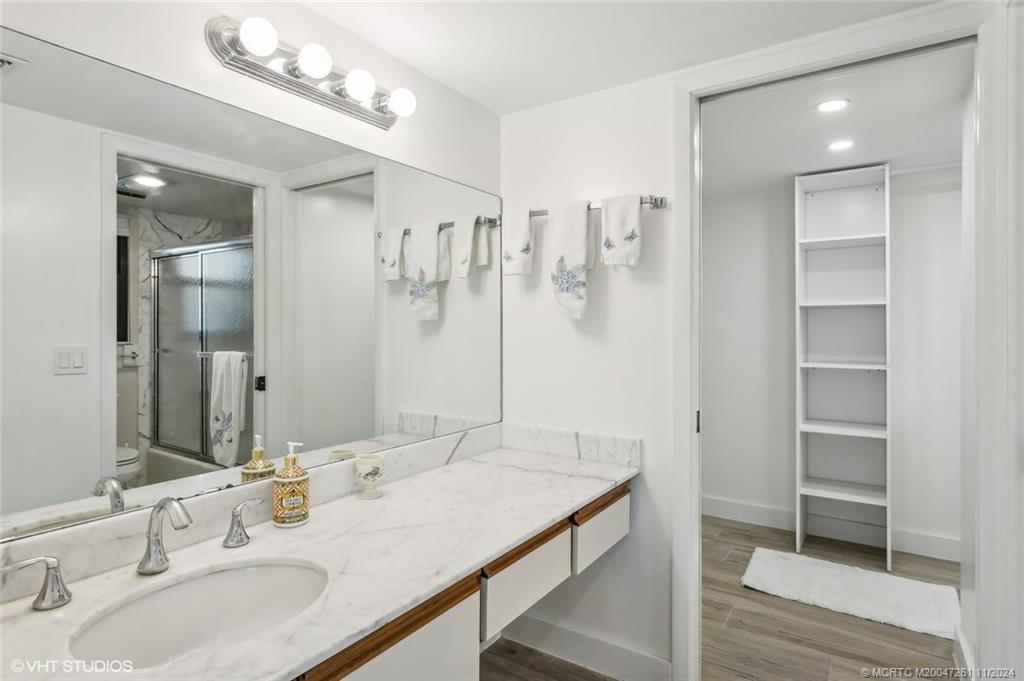 223 NE Edgewater Drive 223