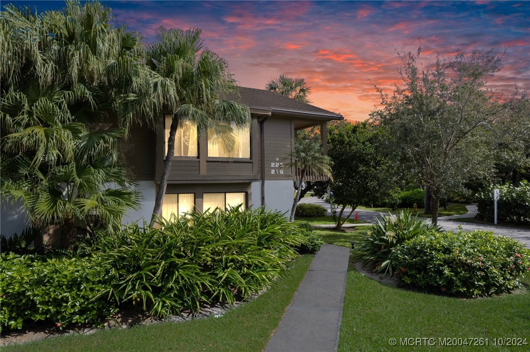 223 NE Edgewater Drive 223