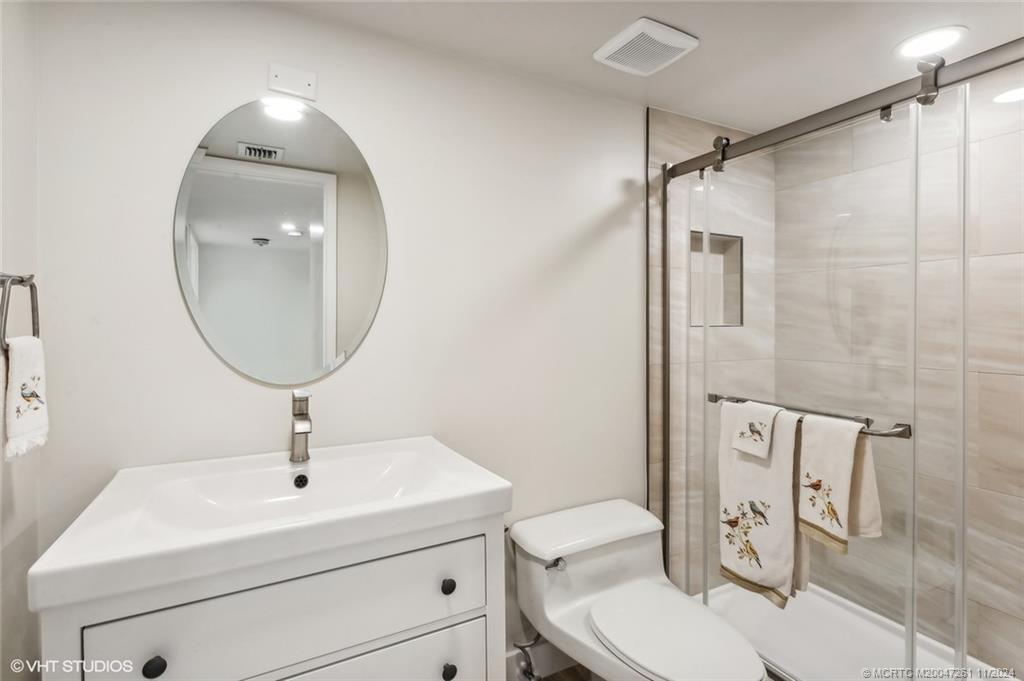 223 NE Edgewater Drive 223