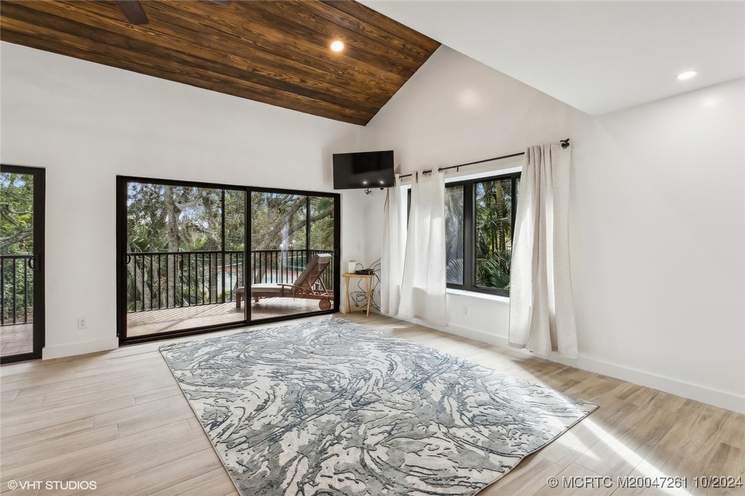 223 NE Edgewater Drive 223