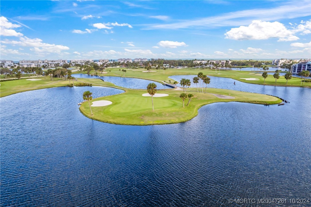 223 NE Edgewater Drive 223