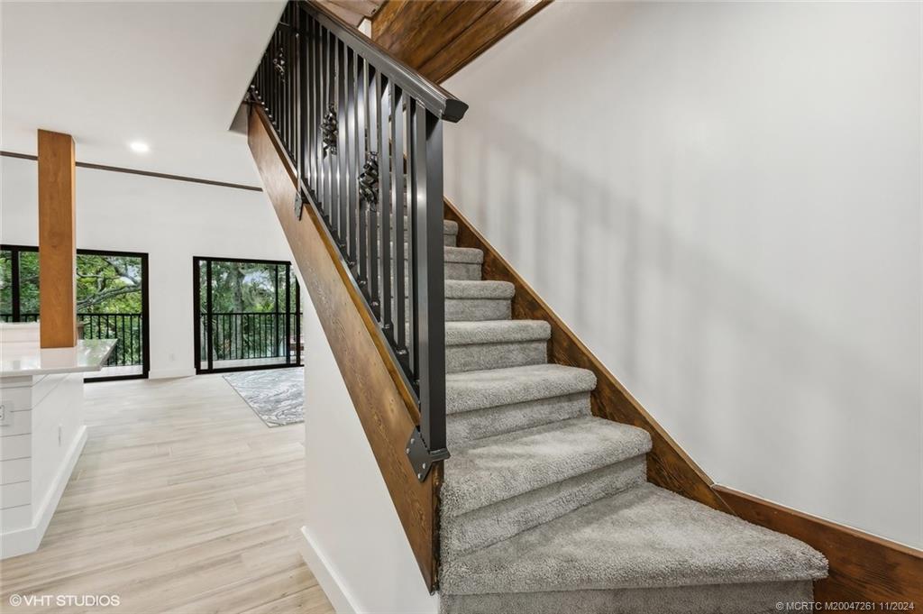 223 NE Edgewater Drive 223