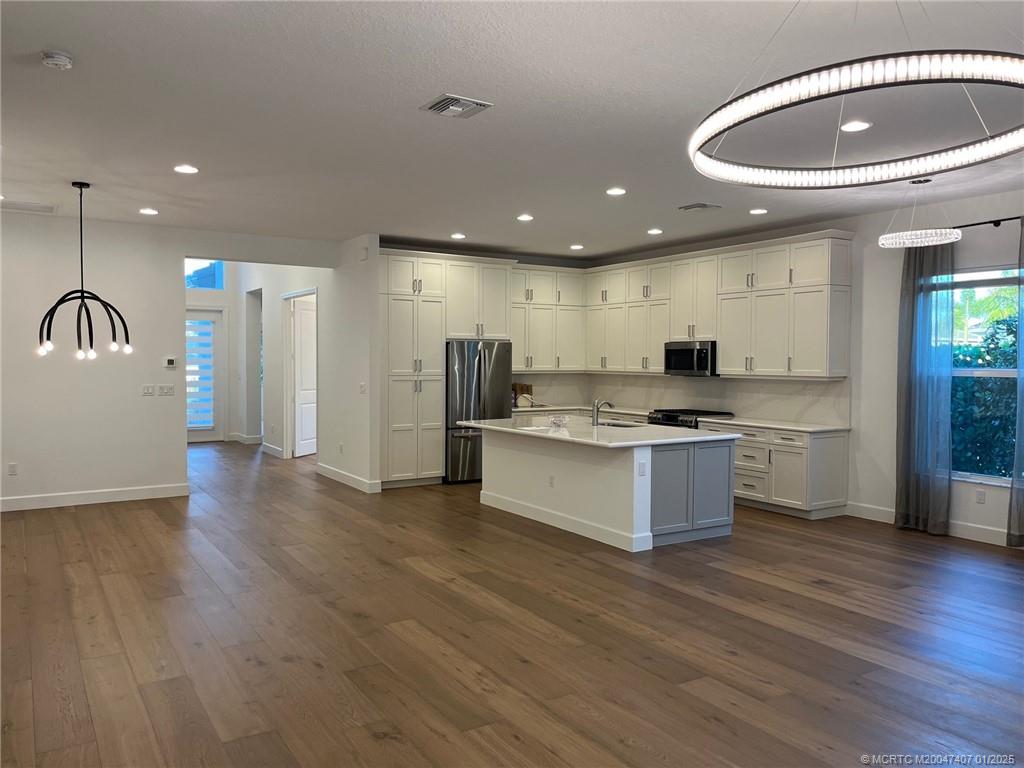 9500 Portugese Pine Grove