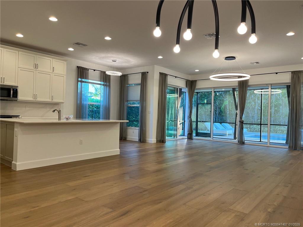 9500 Portugese Pine Grove