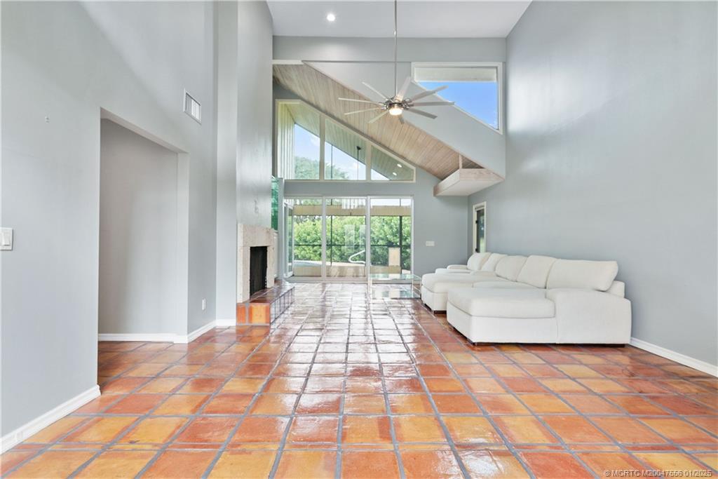 6323 SE Farmington Place