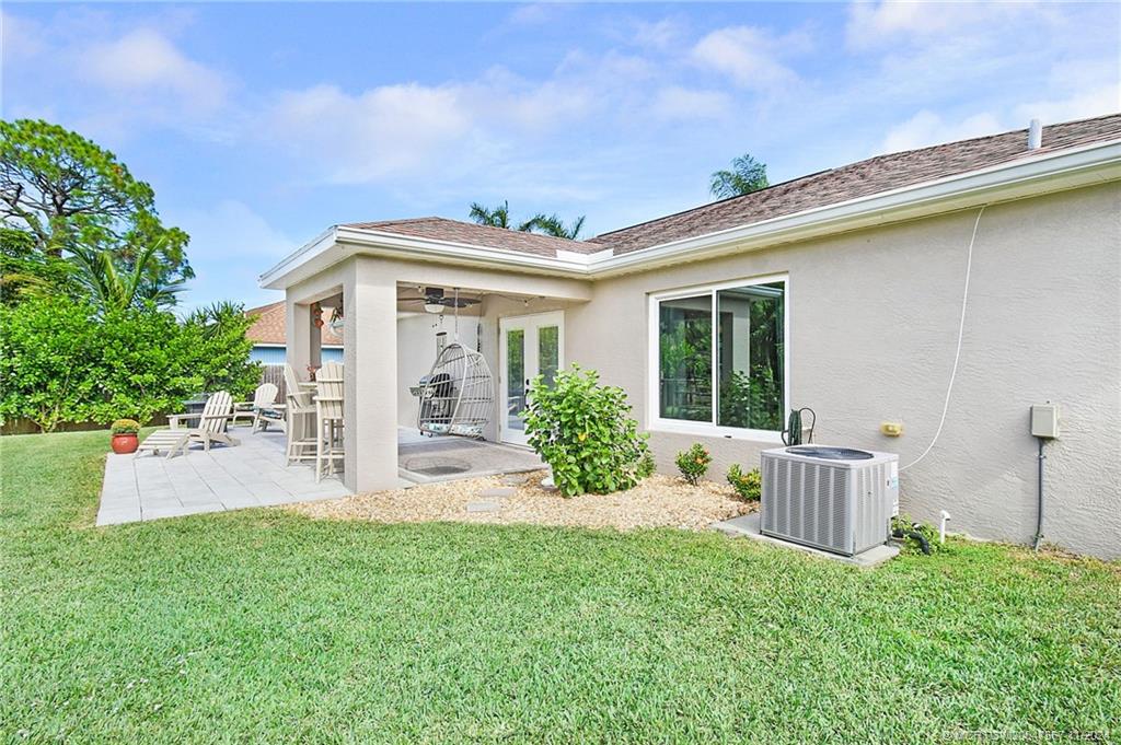 2032 SE South Buttonwood Drive