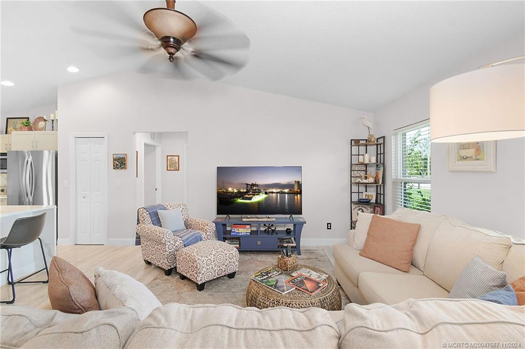 2032 SE South Buttonwood Drive