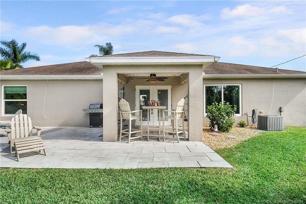 2032 SE South Buttonwood Drive