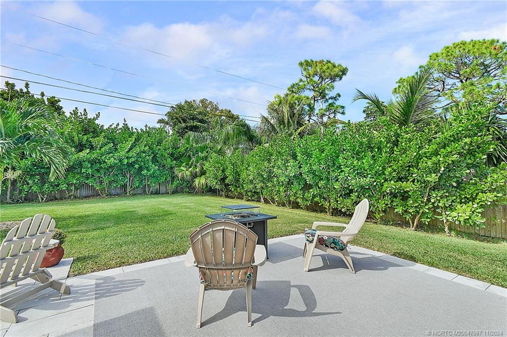 2032 SE South Buttonwood Drive