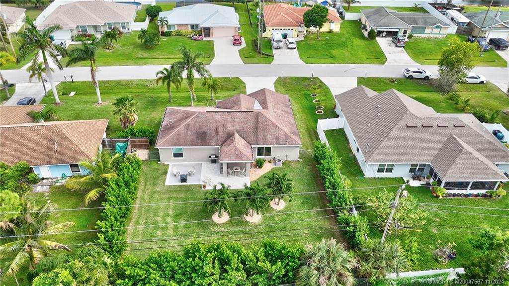 2032 SE South Buttonwood Drive