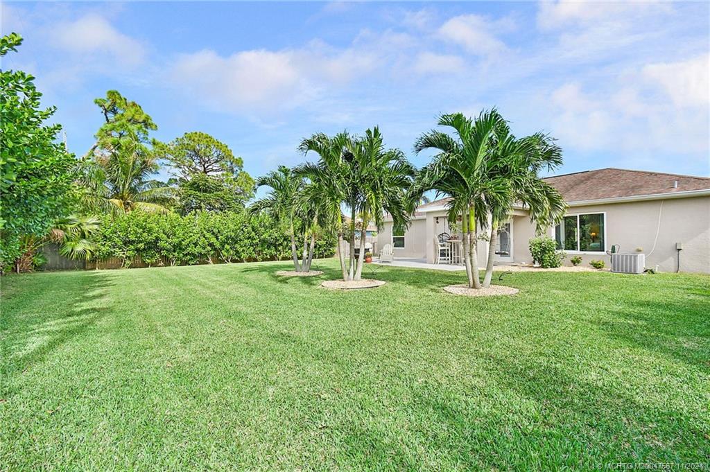 2032 SE South Buttonwood Drive