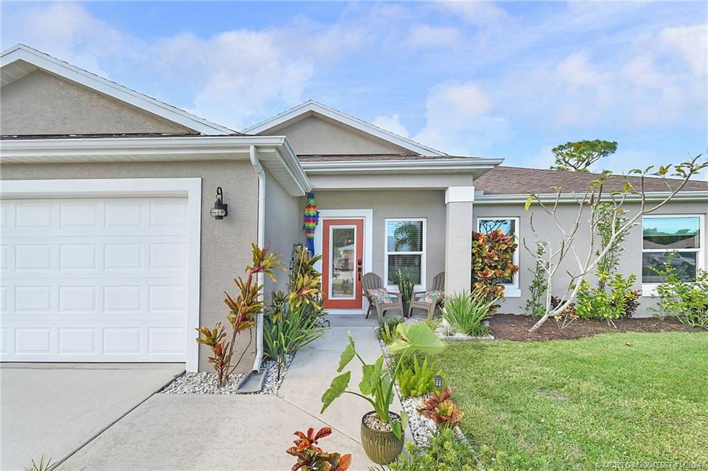 2032 SE South Buttonwood Drive