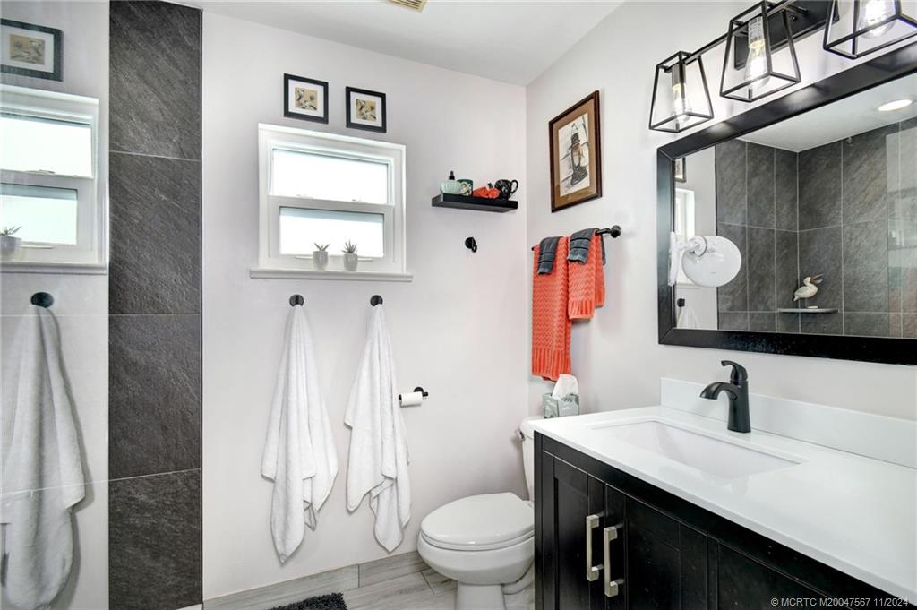 2032 SE South Buttonwood Drive