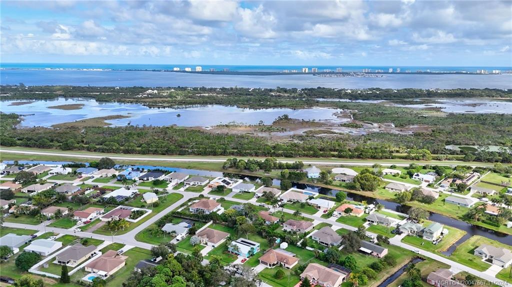 2032 SE South Buttonwood Drive