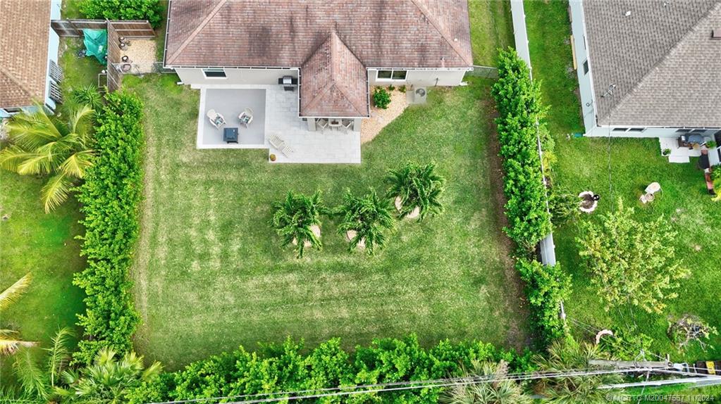 2032 SE South Buttonwood Drive