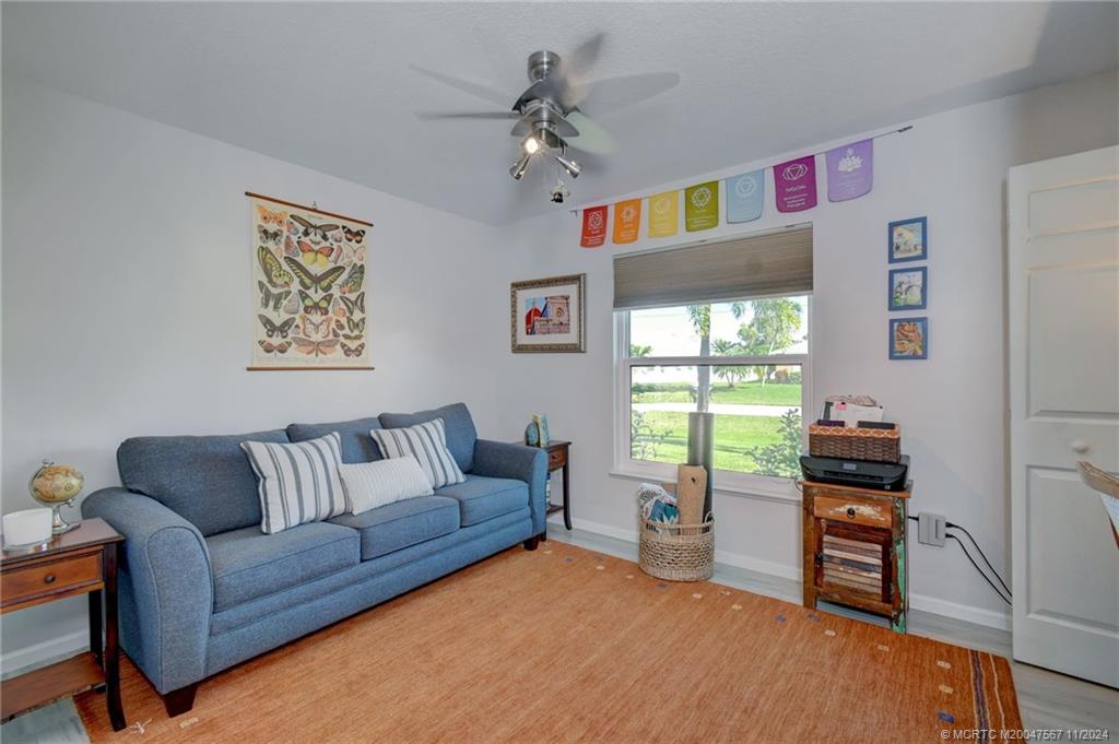 2032 SE South Buttonwood Drive