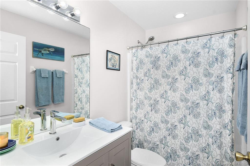 2032 SE South Buttonwood Drive