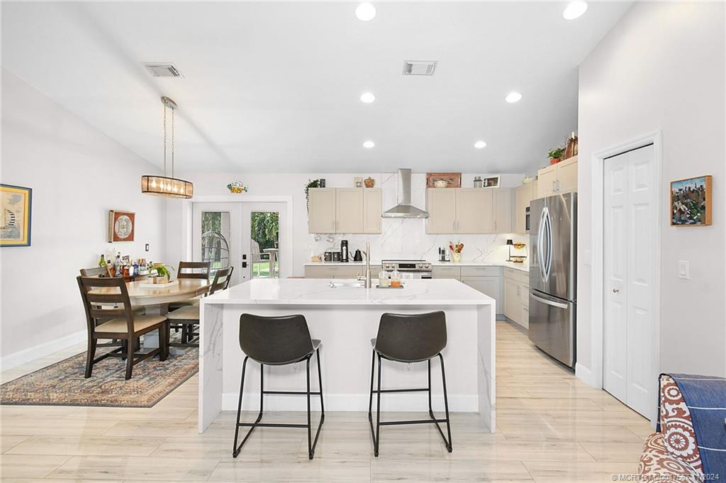 2032 SE South Buttonwood Drive