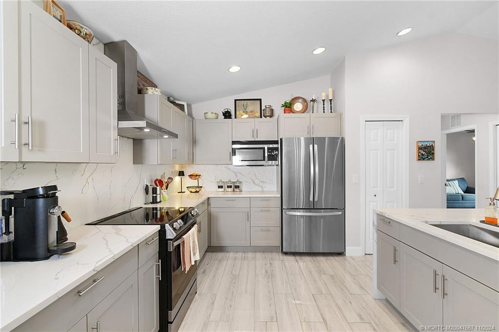 2032 SE South Buttonwood Drive