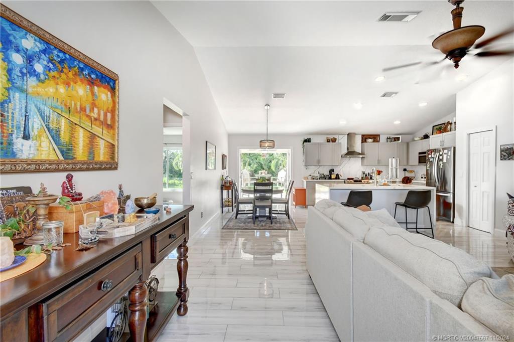 2032 SE South Buttonwood Drive