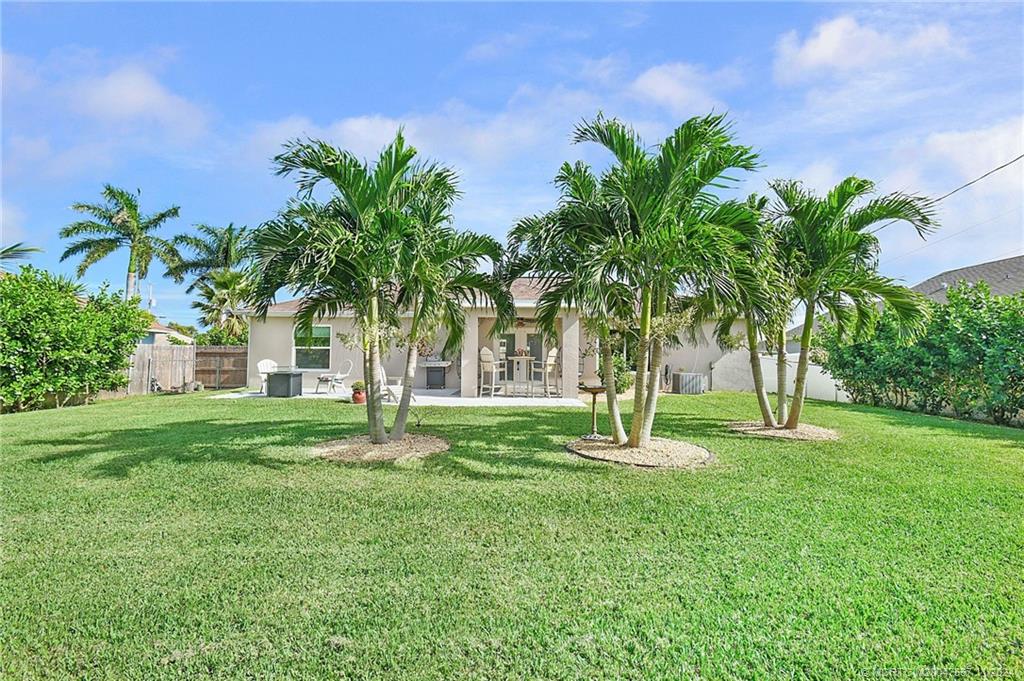 2032 SE South Buttonwood Drive