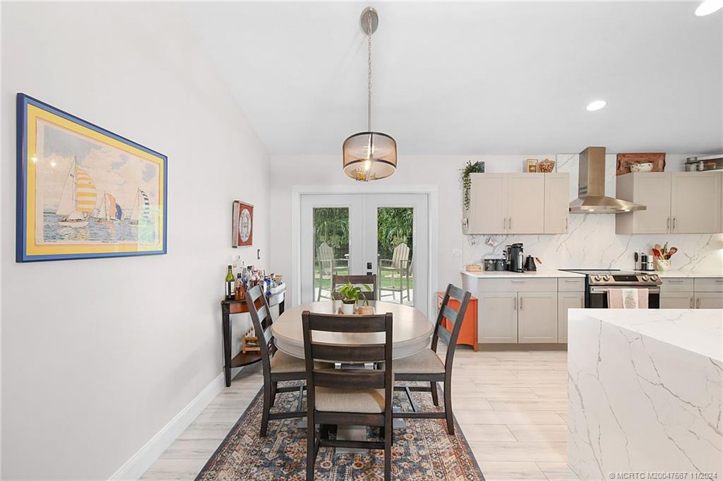 2032 SE South Buttonwood Drive