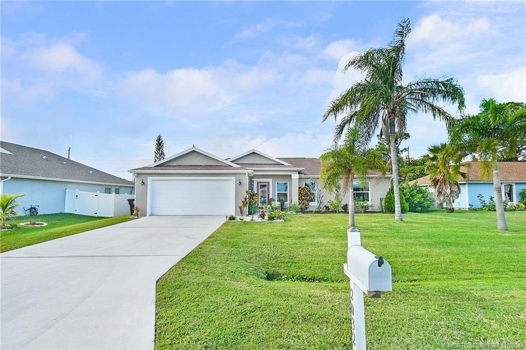 2032 SE South Buttonwood Drive