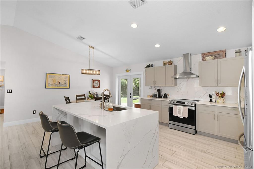 2032 SE South Buttonwood Drive